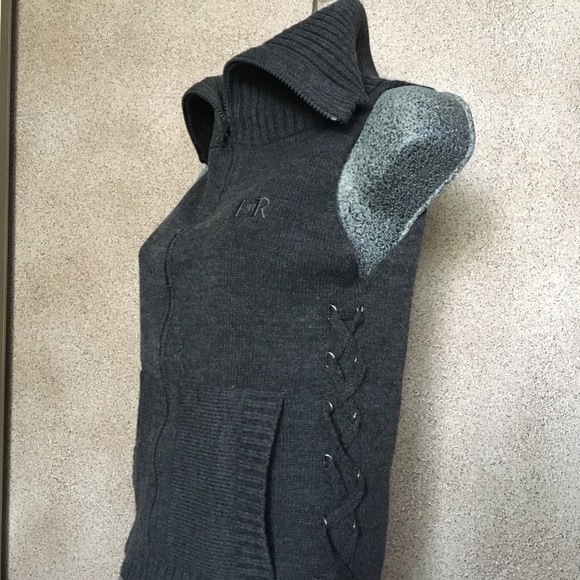 English Rose - Sleeveless Sweater Zip Up Collar - Picture 5 of 8